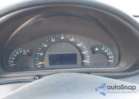 2004 Mercedes-Benz C 240 z USA, uszkodzony, nr VIN WDBRF61J14E018384